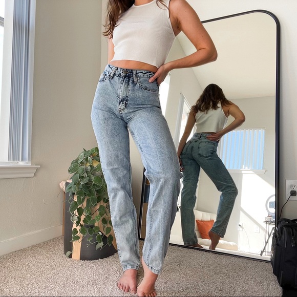 Pretty Little Thing Acid Wash Straight Jeans - Picture 2 of 6